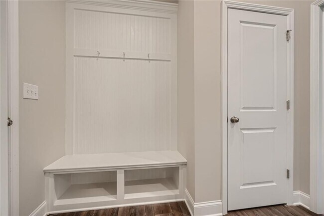 Building Photo - 461 Stagecoach Bnd SE