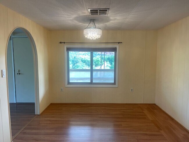 Building Photo - 401 Sunset Hills Dr