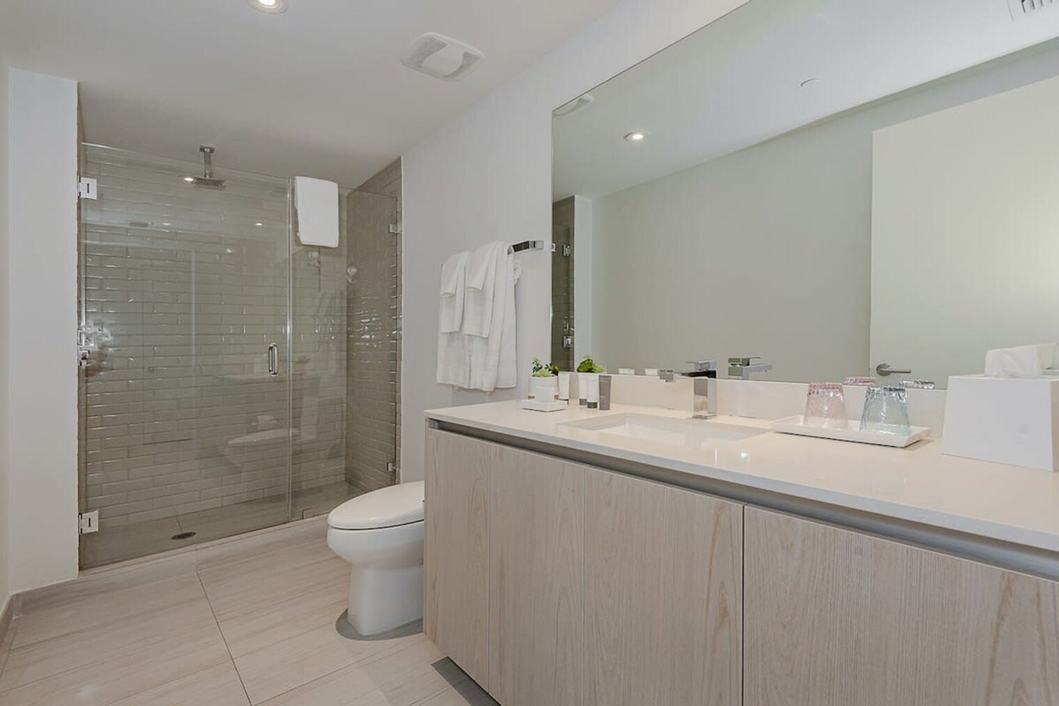Building Photo - 4010 S Ocean Dr