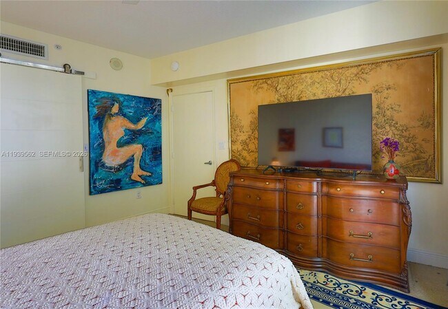 Building Photo - 1750 N Bayshore Dr