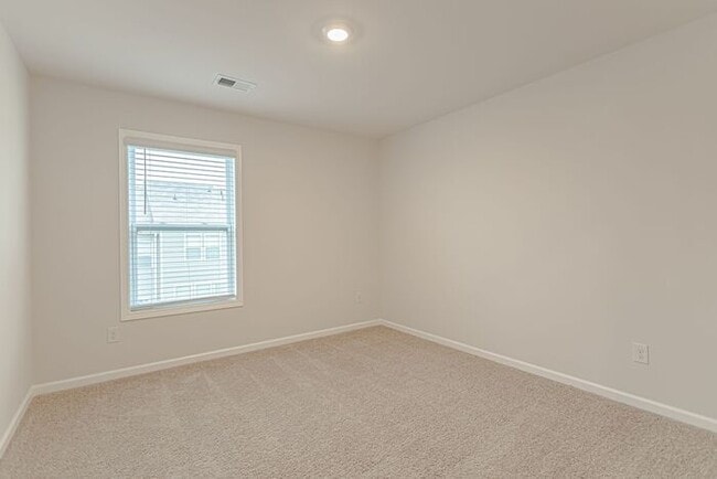 Building Photo - Townhome in Popular Sudduth Farms in Greer...
