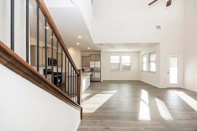 Building Photo - 1001 Marigold St