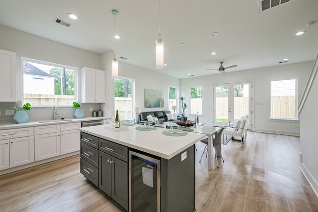 Building Photo - 5630 Balbo St