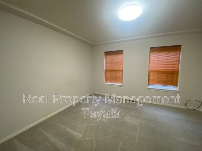 Building Photo - 25 Tumbling Water Dr