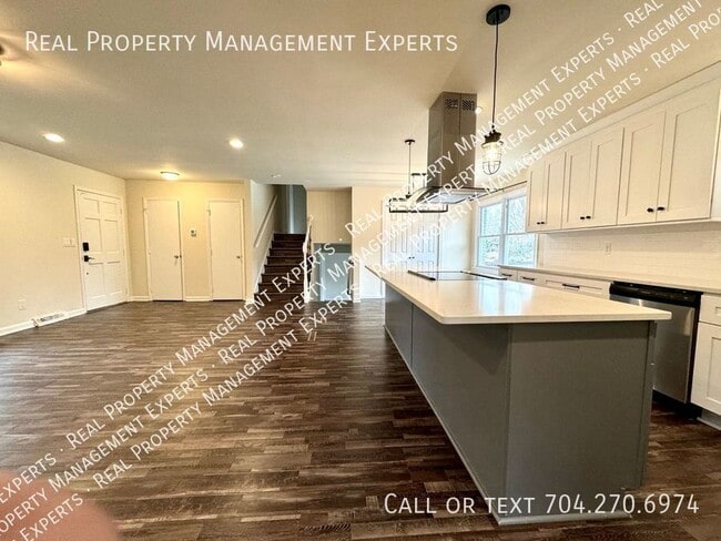 Building Photo - Stunning 4BR/3BA Home in Charlotte!
