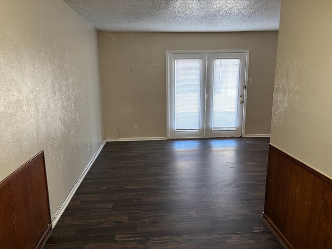 Building Photo - 2 bed/1.5 bath unit close to Hallmark Park and Hulen Mall
