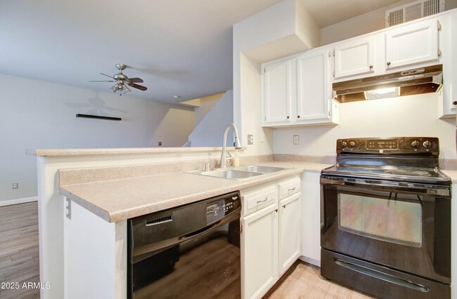 Building Photo - 2311 E Hartford Ave