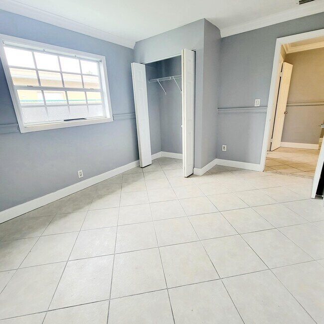 Building Photo - 2021 NW 64th Ave