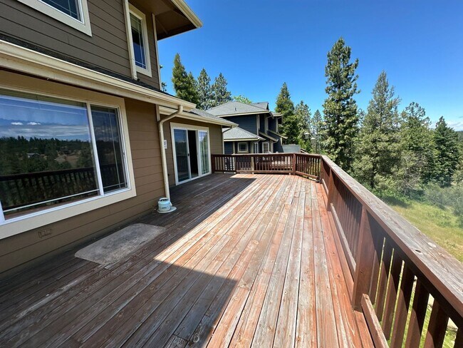 Building Photo - 5015 Falcon Dr