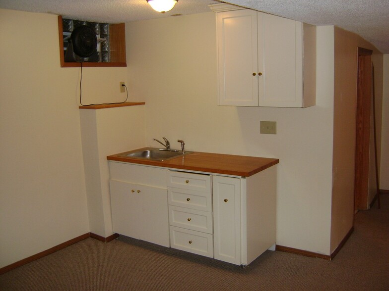 Building Photo - 627 Ontario St SE