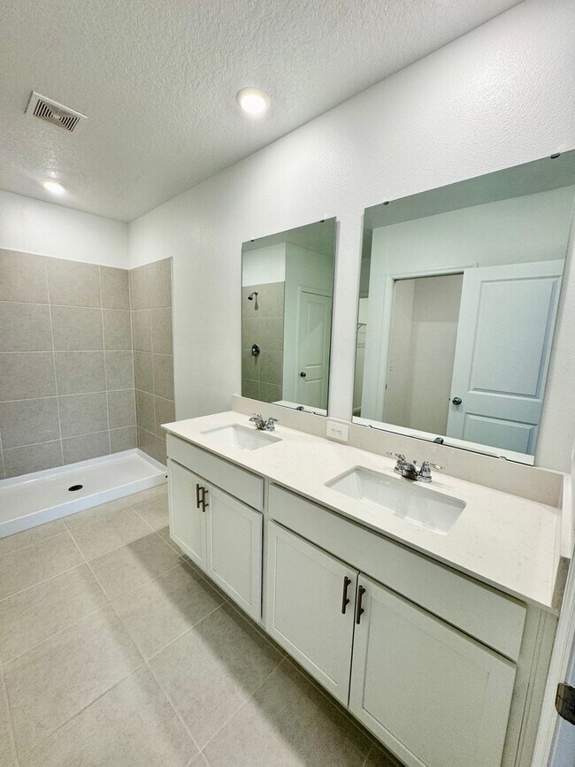 Building Photo - BRAND NEW HOME IN HIDDEN RIDEGE FOR RENT