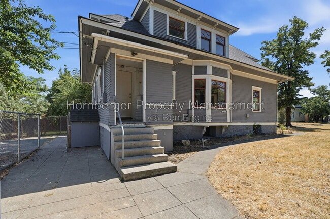 Building Photo - 1128 W Spofford Ave