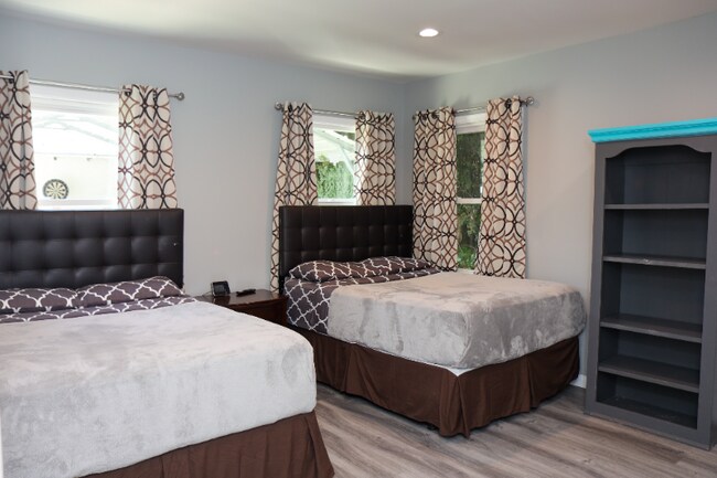 Building Photo - 1415 Stearns Dr