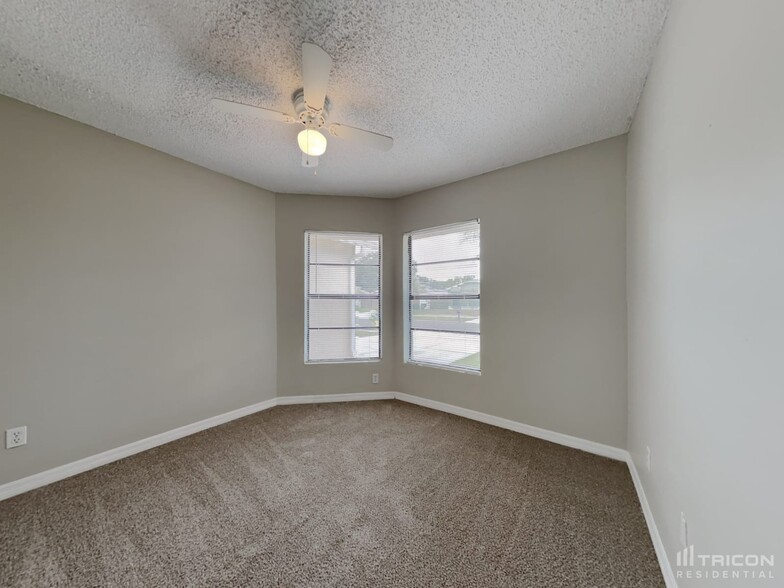 Building Photo - 1534 Thistledown Dr
