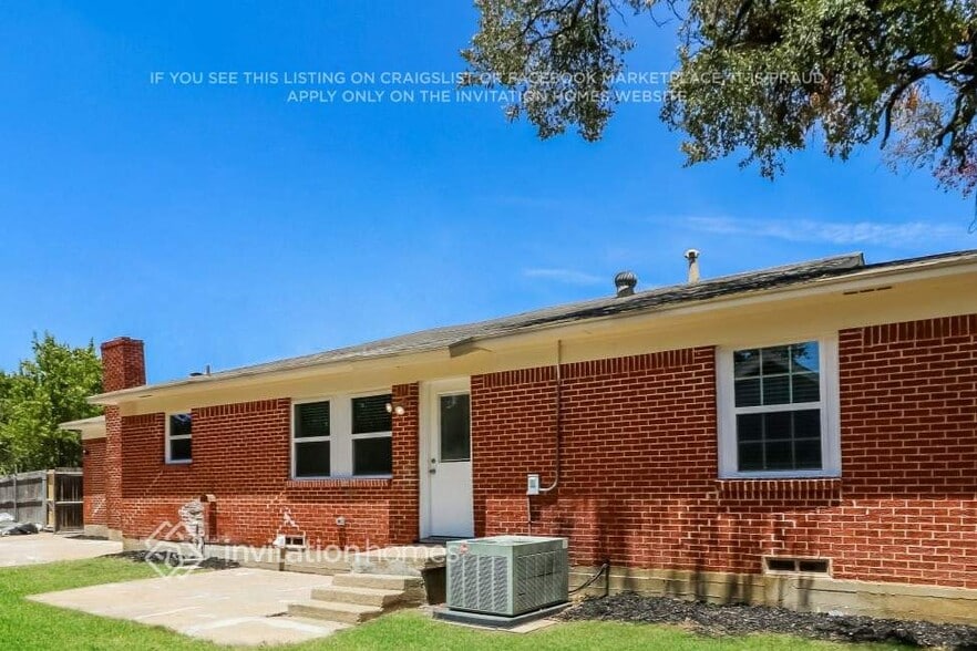 Building Photo - 310 E Huitt Ln