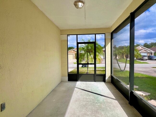 Building Photo - PRICE REDUCED!! Beautifully Updated 4 bed ...