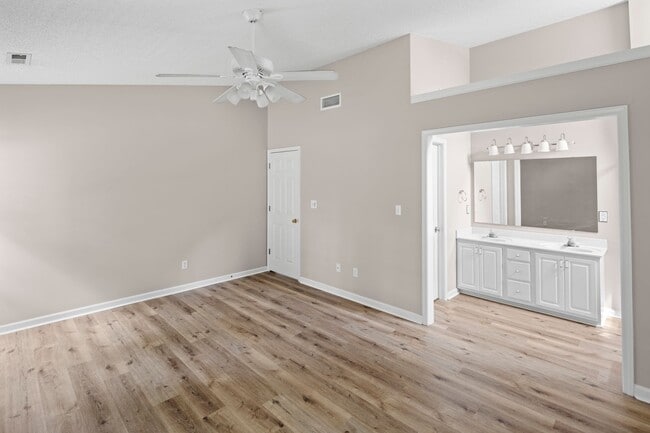 Building Photo - 375 Glensprings Dr
