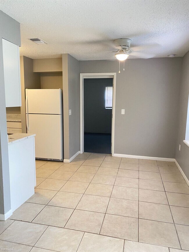 Building Photo - 3 br, 2 bath Duplex - 16A Brelyn Pl