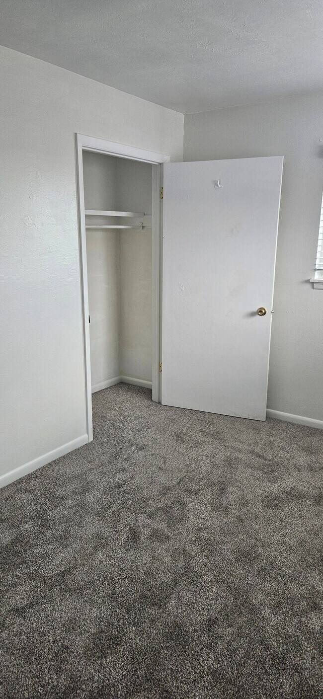 Building Photo - 2221 Cooper Ave