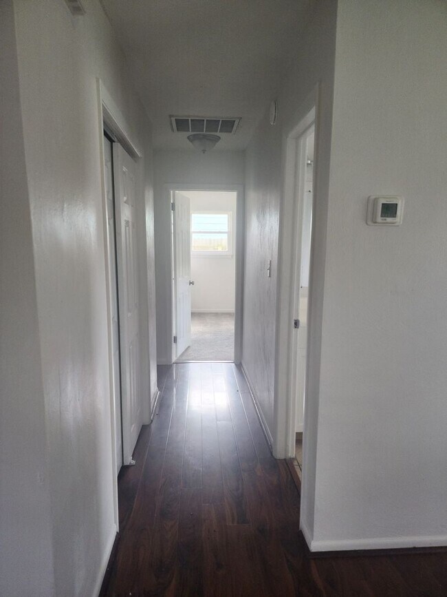 Building Photo - 1285 Sir Kay Dr