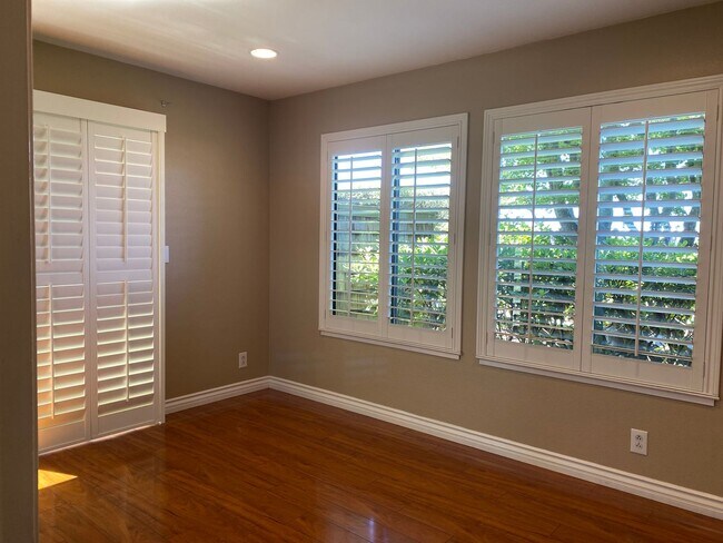 Building Photo - 2750 Sea View Pkwy