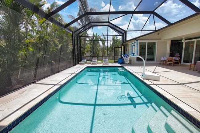 Building Photo - Seasonal Venice Island Pool Home half block from Golden Beach deeded access to the Gulf!