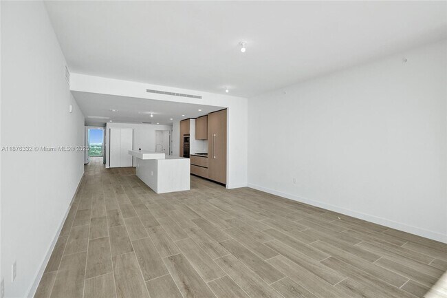 Building Photo - 900 N Ocean Blvd