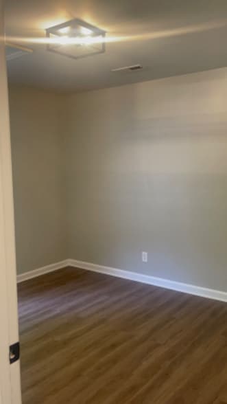 Building Photo - 3223 Summit Ave