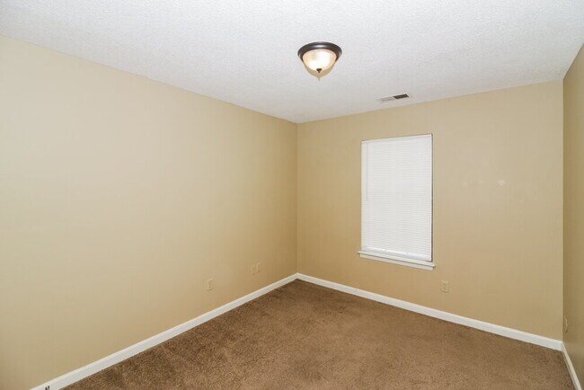 Building Photo - 4365 Ross Rd