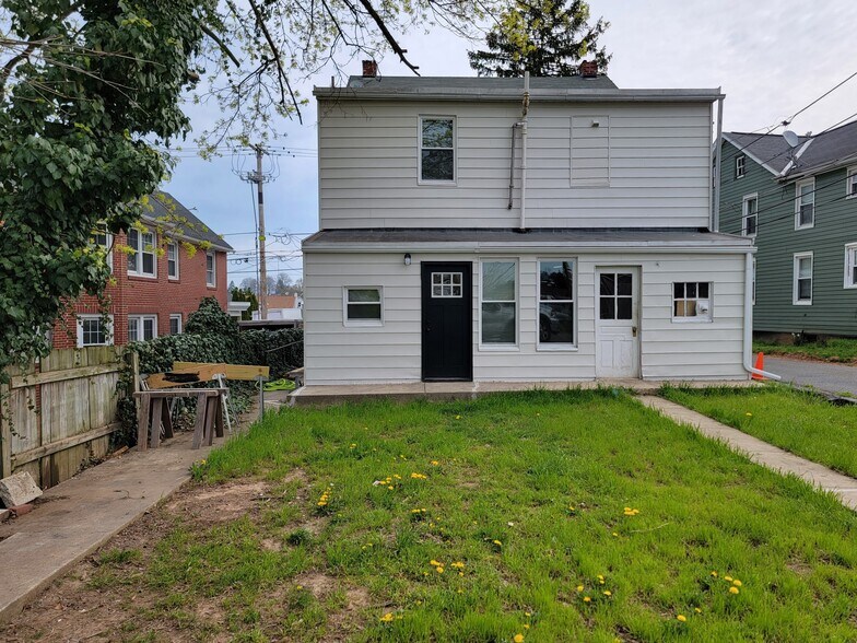 Building Photo - 113 E Chestnut St