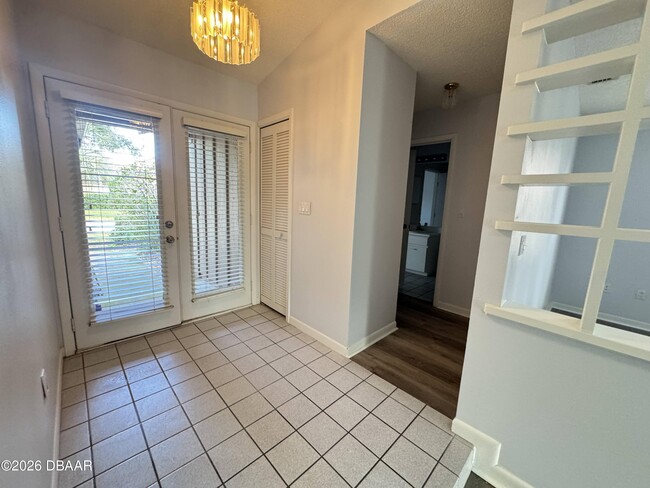 Building Photo - 1921 Sprucewood Way