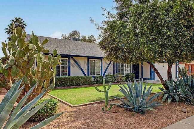 Building Photo - 4837 E Encanto St