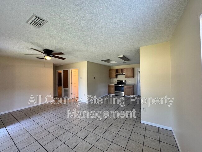 Building Photo - 159 SW Elizabeth Ct