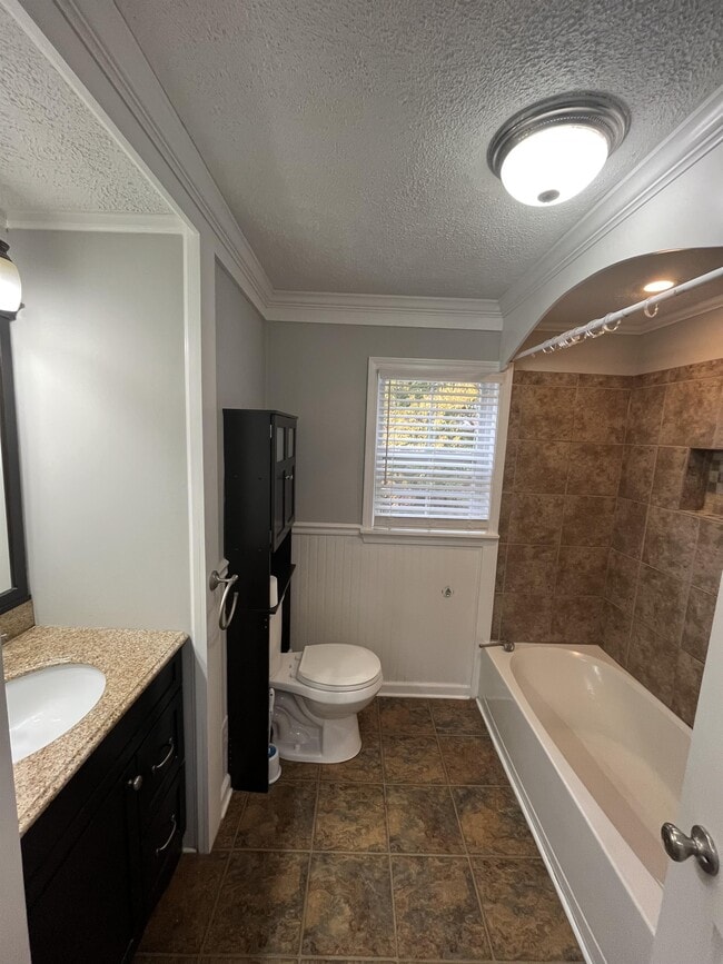 Building Photo - 306 Forest Hills Dr