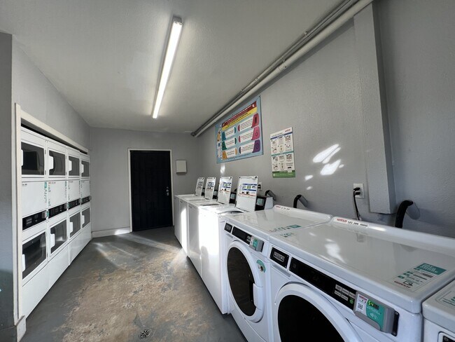 Building Photo - 15224 Ocaso Ave