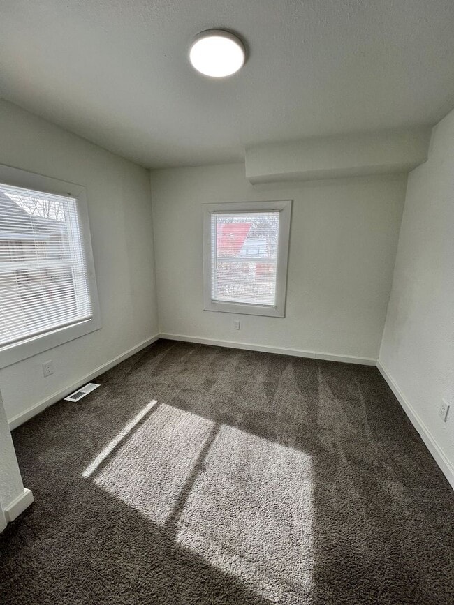 Building Photo - Updated 5BR Home with Modern Finishes & Extra Space