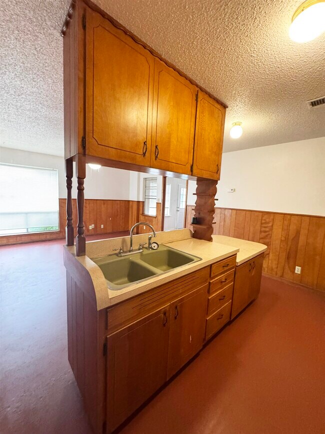 Building Photo - 132 Lake Breeze Dr