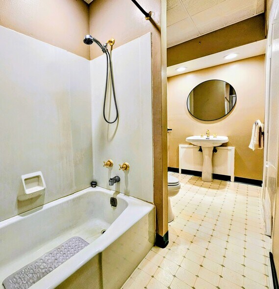 Building Photo - 105 S Windy Mansion Rd