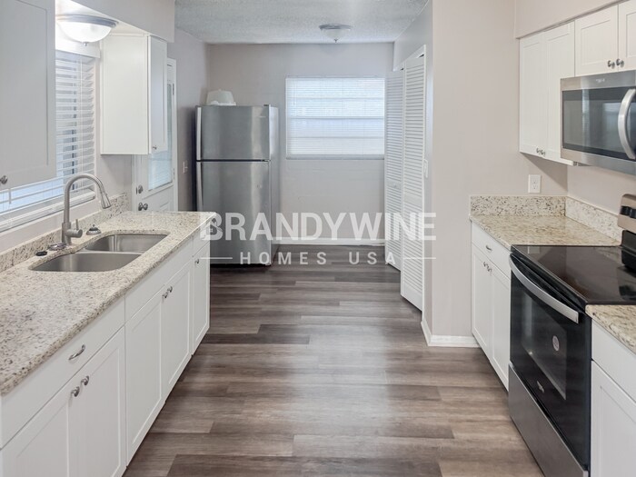 Building Photo - 1110 Vonderay Rd