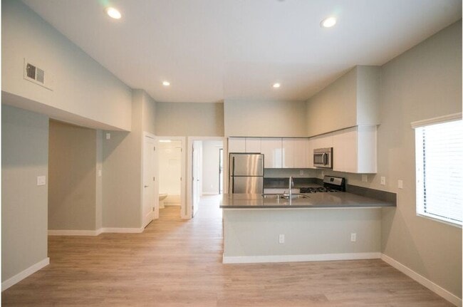 Building Photo - 3426 1st St