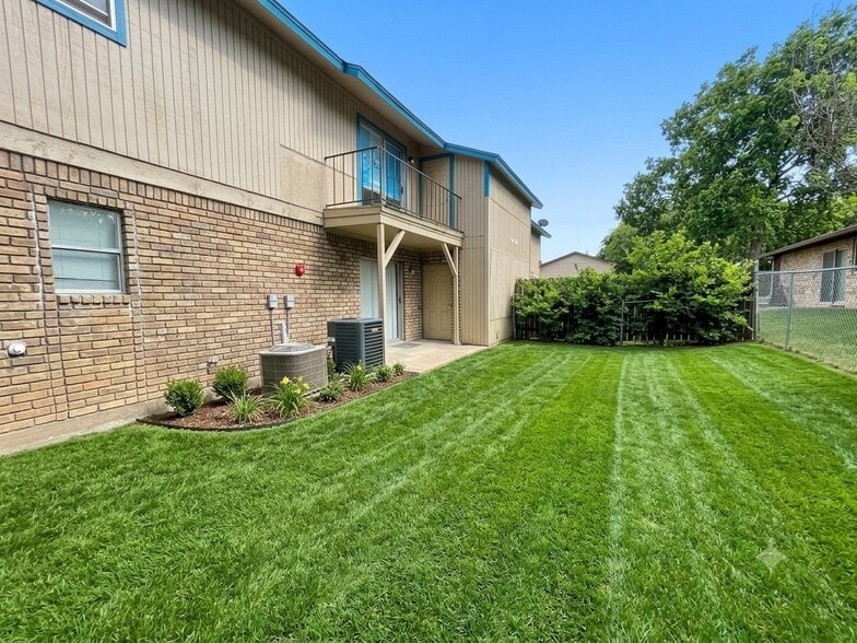 Building Photo - 1000 Harley Dr