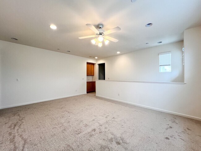 Building Photo - South Napa Three Bedroom House