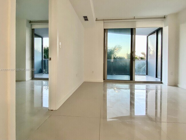 Building Photo - 488 NE 18th St