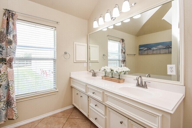 Building Photo - 4927 Grapevine Lake Ct