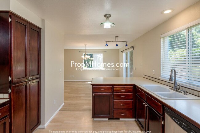 Building Photo - Charming Three Bedroom Home in West Beaver...
