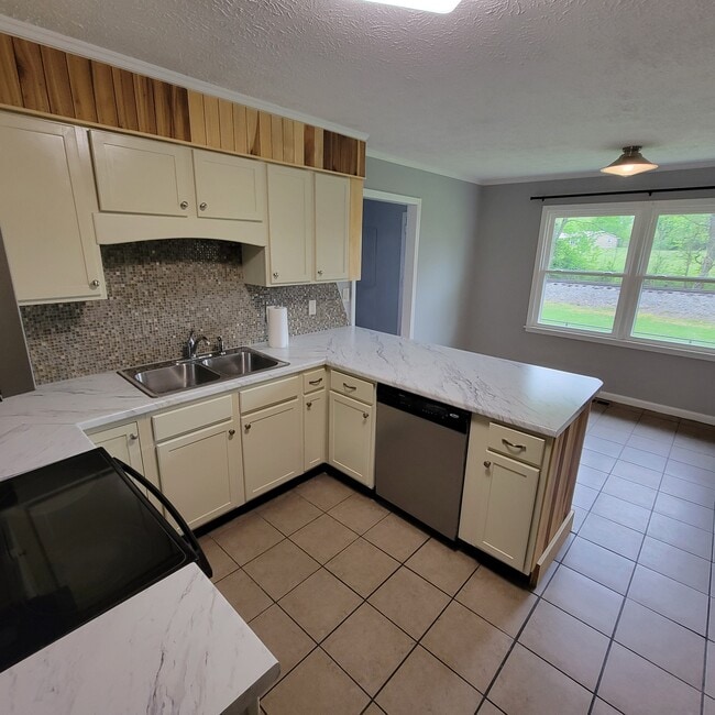 Building Photo - 10668 Old Baxter Rd