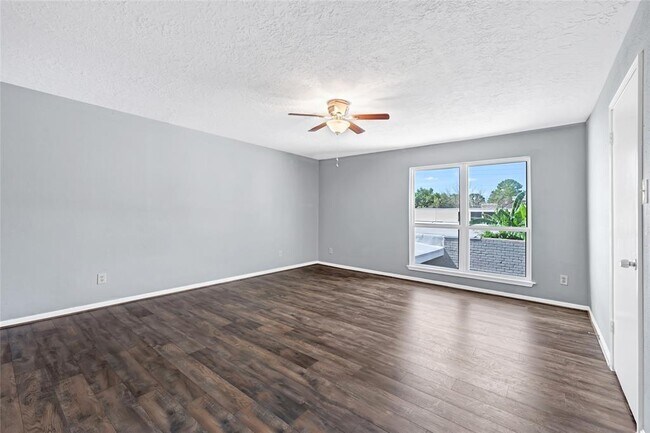 Building Photo - 10718 Boardwalk St