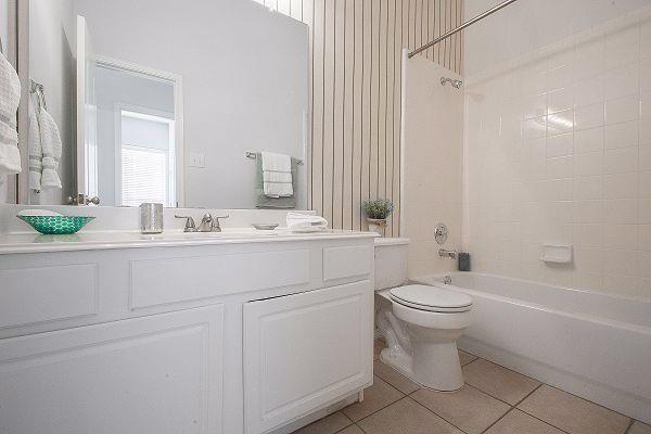 Building Photo - 1433 Woodmont Dr