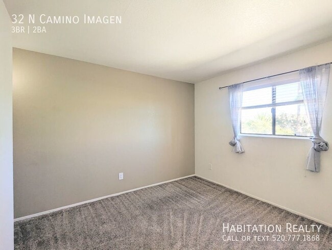 Building Photo - 32 N Camino Imagen