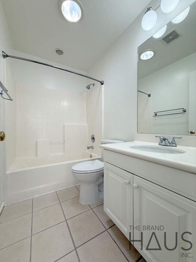 Building Photo - Desirable Oak Creek Community Detached Home with Two Car Garage